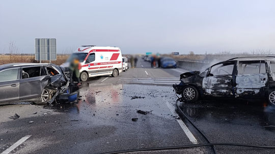 Diaľnica D1 smerom do Bratislavy je neprejazdná, zrazili sa tam dve automobily