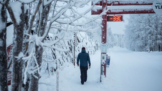 Letisko Kittilä zamrzlo. Pre extrémne nízke teploty uviazli na severe Fínska tisícky turistov