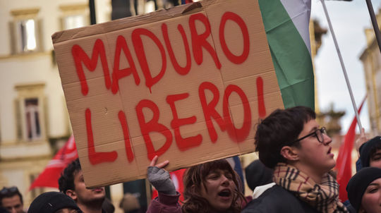 Maduro domov odkázal, že sú s manželkou v poriadku a že sú bojovníci