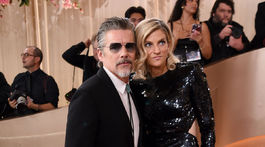 Herec Ethan Hawke a jeho manželka Ryan Hawke.