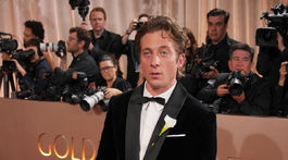 Herec Jeremy Allen White.