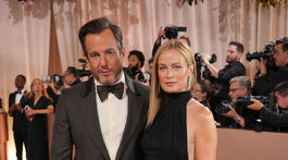 Herec Will Arnett a jeho partnerka - modelka Carolyn Murphy.