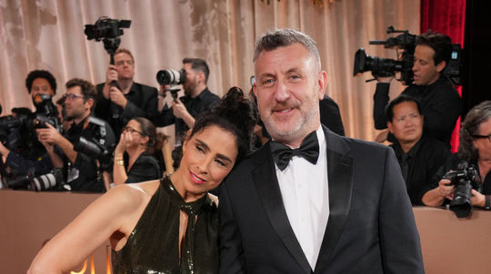 Herečka a komička Sarah Silverman a jej partner...