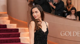 Herečka Ana de Armas v kreácii Louis Vuitton. 