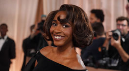 Herečka Ayo Edebiri a jej úprava na cenách...