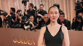 Herečka Erin Doherty v kreácii Louis Vuitton. 