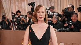 Herečka Hannah Einbinder v kreácii Louis Vuitton. 