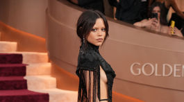 Herečka Jenna Ortega v šatách Dilara Findikoglu.