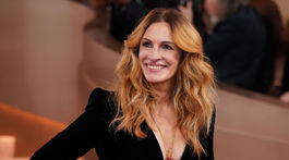 Hriešny dekolt a postava bohyne: 58-ročná Julia Roberts vyrazila dych, Hollywood sa pýta, či pije živú vodu