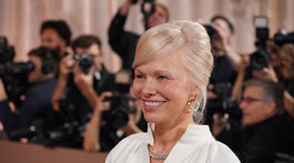 Ikonická Pamela Anderson je späť a krajšia než kedykoľvek predtým: Jednoduchú bielu a výrazné šperky zvládnete aj vy 