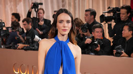 Herečka Stacy Martin v kreácii Louis Vuitton. 