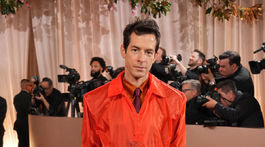 Hudobný producent a skladateľ Mark Ronson v značke Prada. 