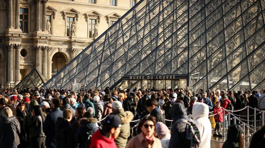 Výnimočne zatvorené. Chod Louvru opäť ochromil štrajk zamestnancov