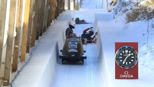 Kokosy na snehu 2? Americký pilot štvorbobu postrácal svoju posádku