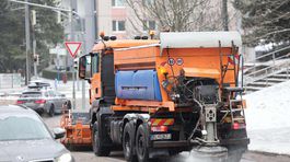 Bratislava, sneh, poľadovica, pluh