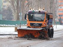 Bratislava, sneh, poľadovica, pluh