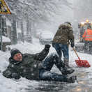 chodník, ľad, kalamita, pád, úraz, odhŕňanie, sneh, poľadovica, NEPOUŽÍVAŤ