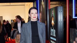 Speváčka Zuzana Smatanová prichádza na premiéru filmu Štúr. 