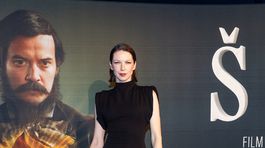 Speváčka Zuzana Smatanová prichádza na premiéru filmu Štúr. 