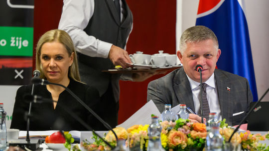 Vláda rozdeľovala v Petržalke peniaze, ministri dostali úlohy. Na opravu Szitnyayovského domu dá štát milióny