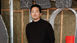 Herec Steven Yeun na svetovej premiére The Rip v New Yorku.