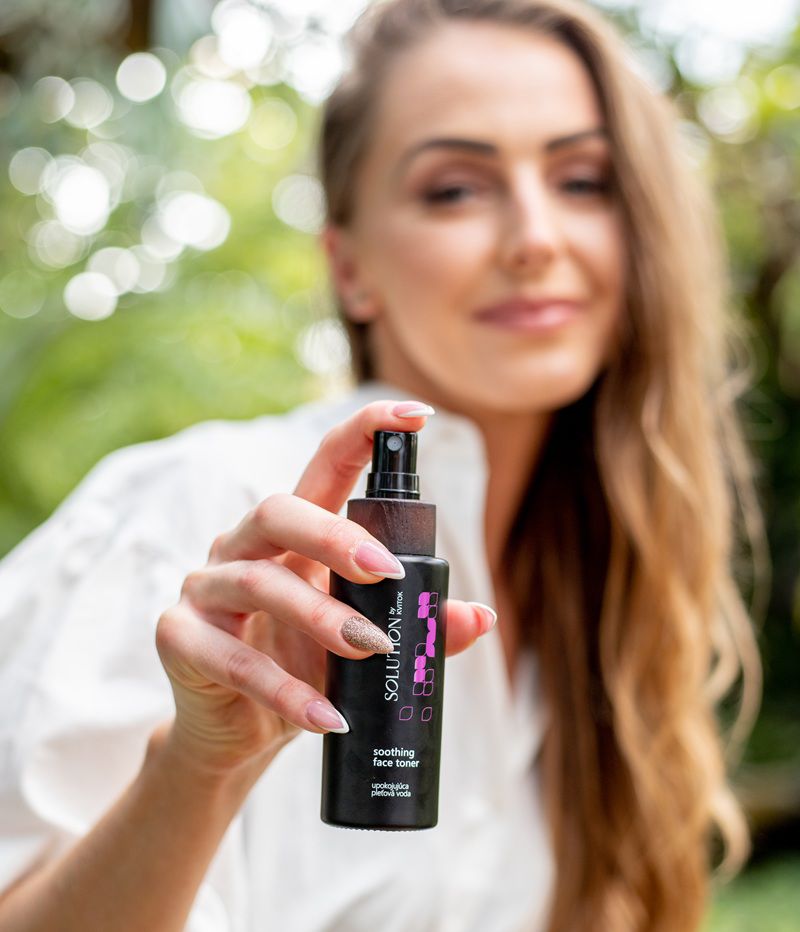 Pleťové tonery tiež sťahujú póry, dodávajú...