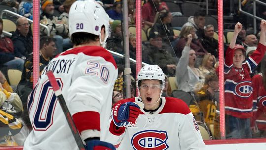 Chcel skončiť s hokejom. Aj vďaka Slafkovskému v NHL žiari, v tabuľke strelcov je top nováčikom