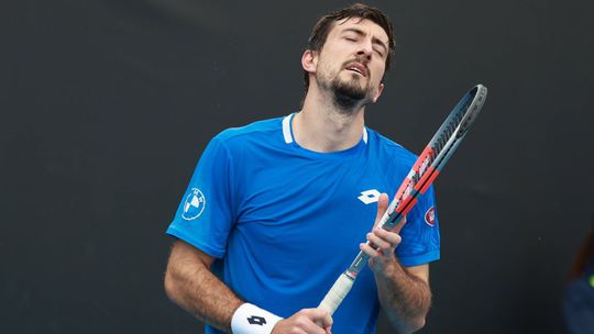 Zdvihol ruky, no oslavoval priskoro. Tenista zabudol na pravidlá, následne prišiel kolaps