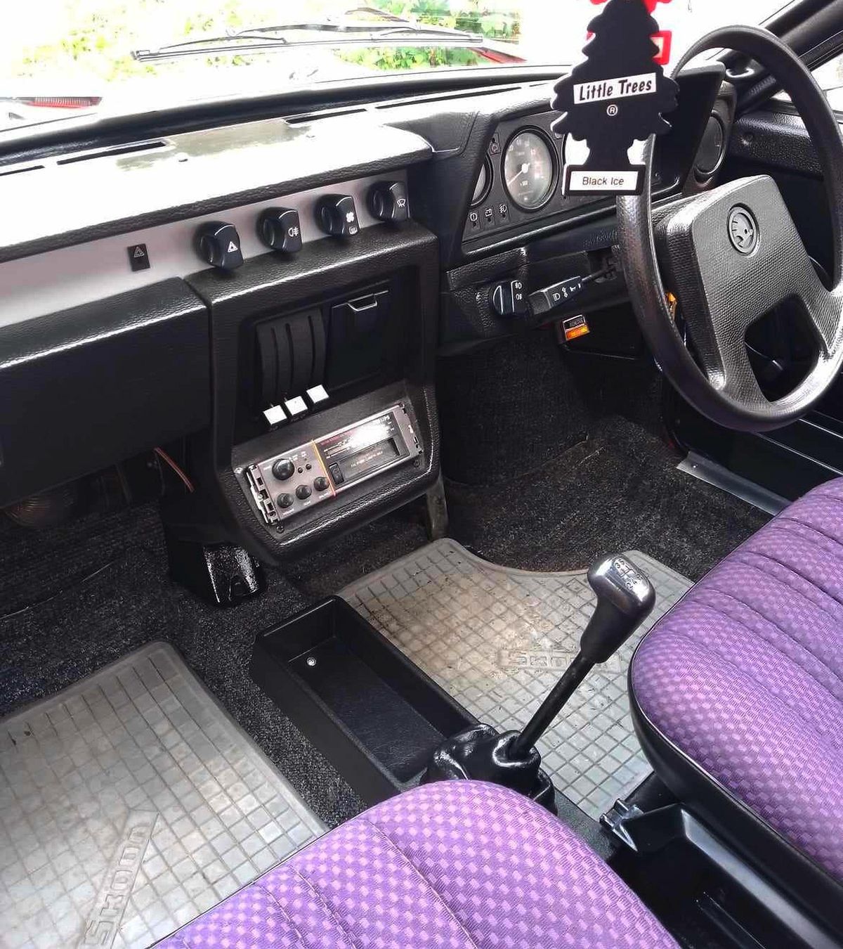 Keďže ide o expotný kus pre Veľkú Britániu,...