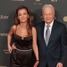 Po 40 rokoch opustil manželku kvôli žene mladšej ako jeho dcéra. Slávny Poliak púta pozornosť celého národa