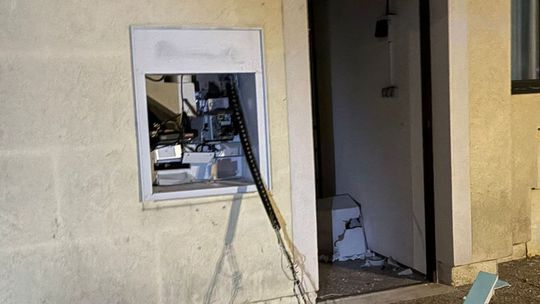 Na obecnom úrade v Závode explodoval bankomat. Polícia prípad vyšetruje