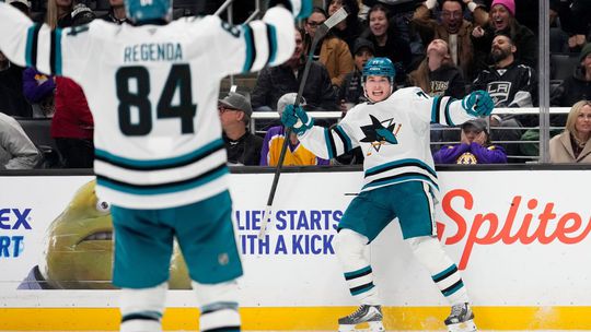 Keby bol hokej človek, volal by sa Macklin. Hviezdny tínedžer s chorvátskou krvou môže v Miláne napodobniť slovenskú kométu