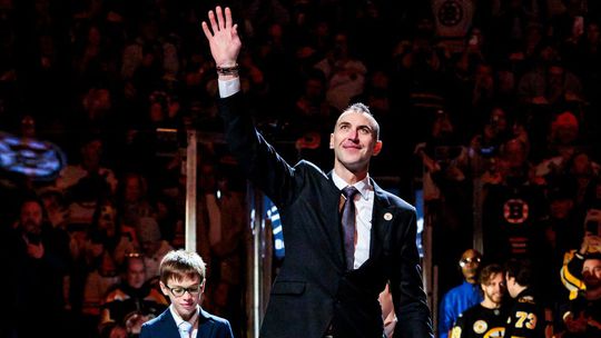 Smiali sa mu, posielali ho pod deravé koše. Hokejový Boston tlieska príbehu nezlomného chlapca zo Slovenska