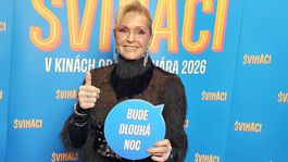 VIDEO: Helena Vondráčková zaspievala na premiére Švihákov. Dlouhá noc roztancovala Šebovú aj Dzuríkovú