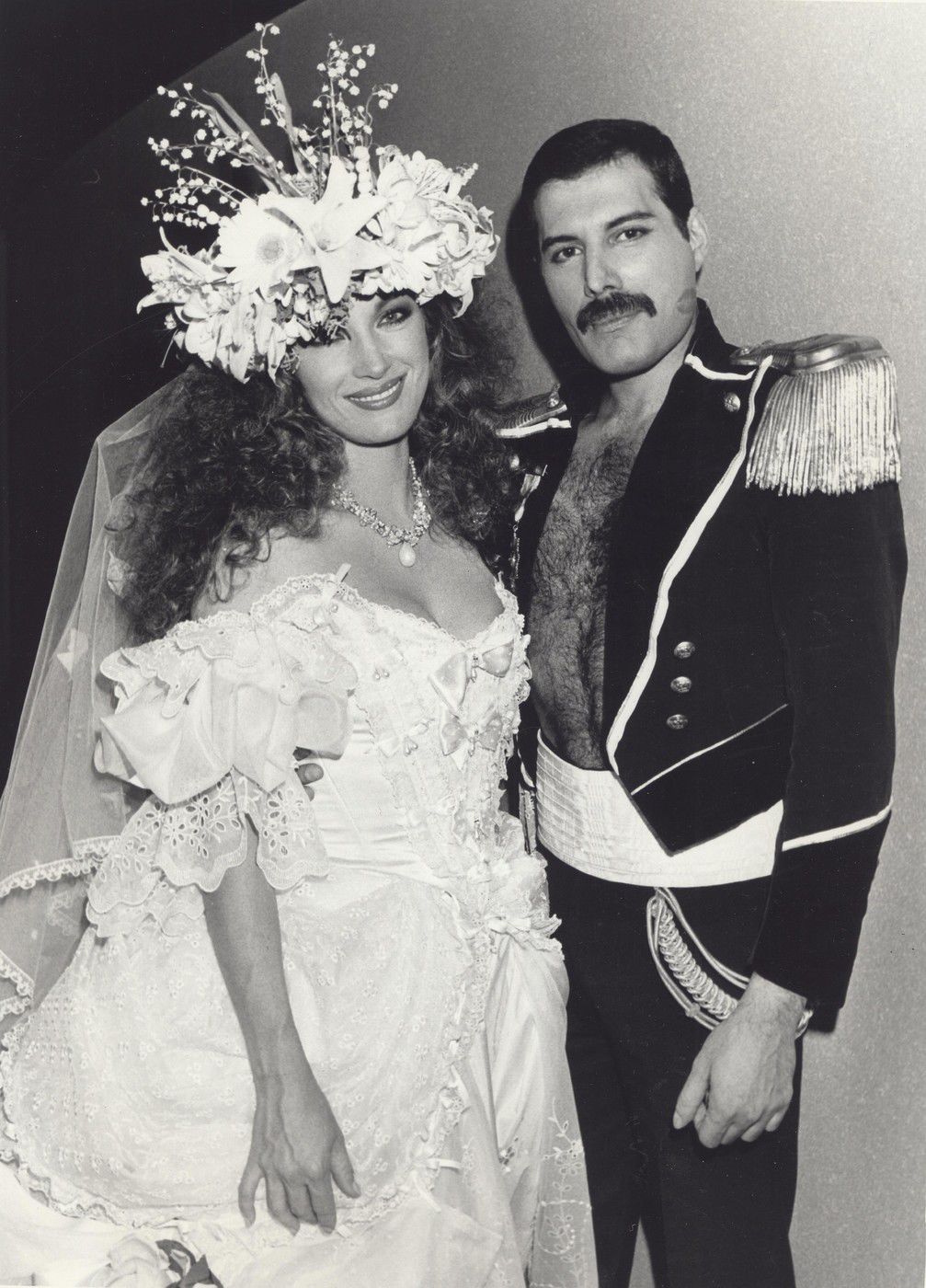 JANE SEYMOUR  a Freddie Mercury.