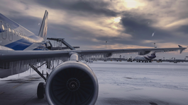 Uväzenení v lietadle: Cestujúci čakali na sedadlách päť hodín na štart, dostávali protichodné informácie