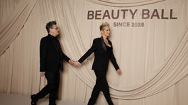 Adriana Sklenaříková prišla s partnerom Marcom Lavoineom. 