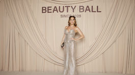 Andrea Verešová v šatách od Jany Pištejovej a so šperkmi Bvlgari. 