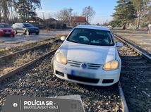 Lozorno, auto, koľajisko