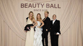 Modelka Tereza Maxová, lekárka Alena Pallová, modelka Adriana Sklenaříková a parfumérka Pauline Rochas.