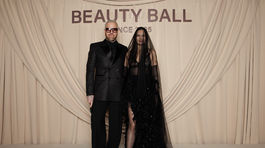 Zúfalstvo o pol piatej? Vagnerová prišla ako sexy „vdova“ a Mikloško priznal: Mám prikrátku košeľu