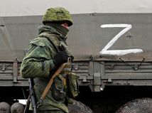 Ruský vojak a znak Z