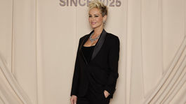 Slovenská topmodelka Adriana Sklenaříková ozdobená šperkmi Roberto Coin. 