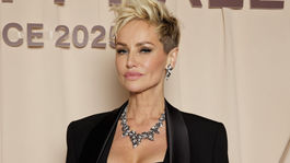 Slovenská topmodelka Adriana Sklenaříková ozdobená šperkmi Roberto Coin. 