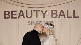 Speváčka Mária Čírová s manželom Marošom Kachútom - zopakovali si priam svadobný moment. 