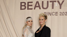 Speváčka Mária Čírová (vľavo) a topmodelka Adriana Sklenaříková. 