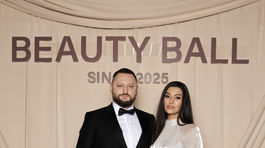 Umelec Ašot Haas so svojou partnerkou. 