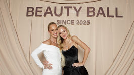 Veronika Vágnerová v kreácii od Fera Mikloška. 