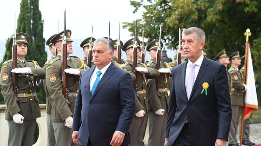Orbán našiel pred voľbami podporu v Česku i v Izraeli. Ktorí lídri ho pochválili a doženie náskok hlavného súpera?