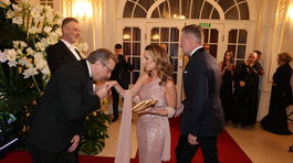 Hostia prichádzajú na XXII. ročník Prešporského bálu. 